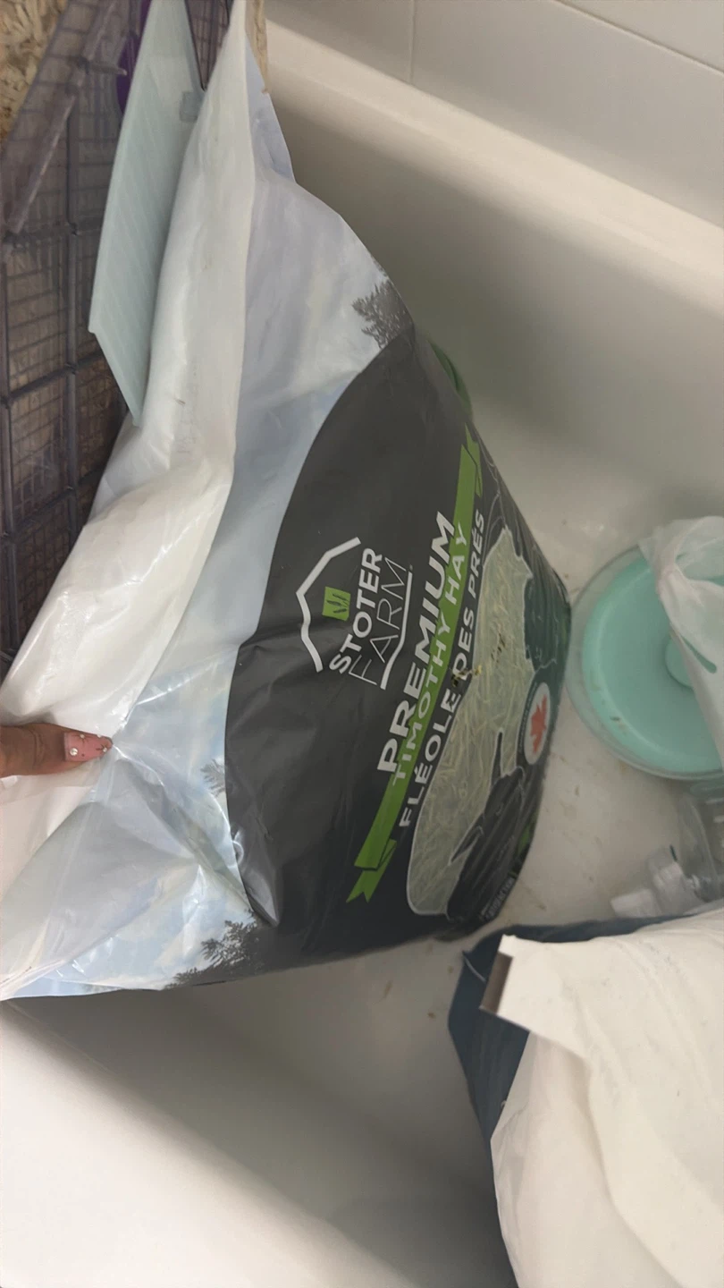 Small Pet Bedding and Timothy Hay Bundle - photo 2