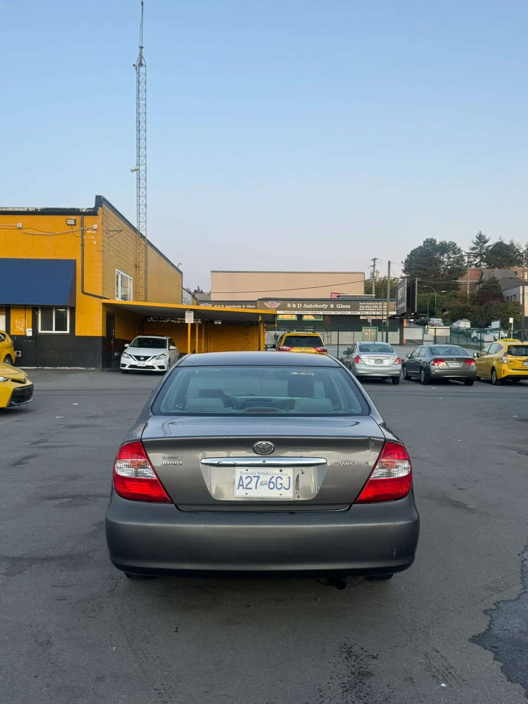 Toyota Camry LE Sedan - photo 2