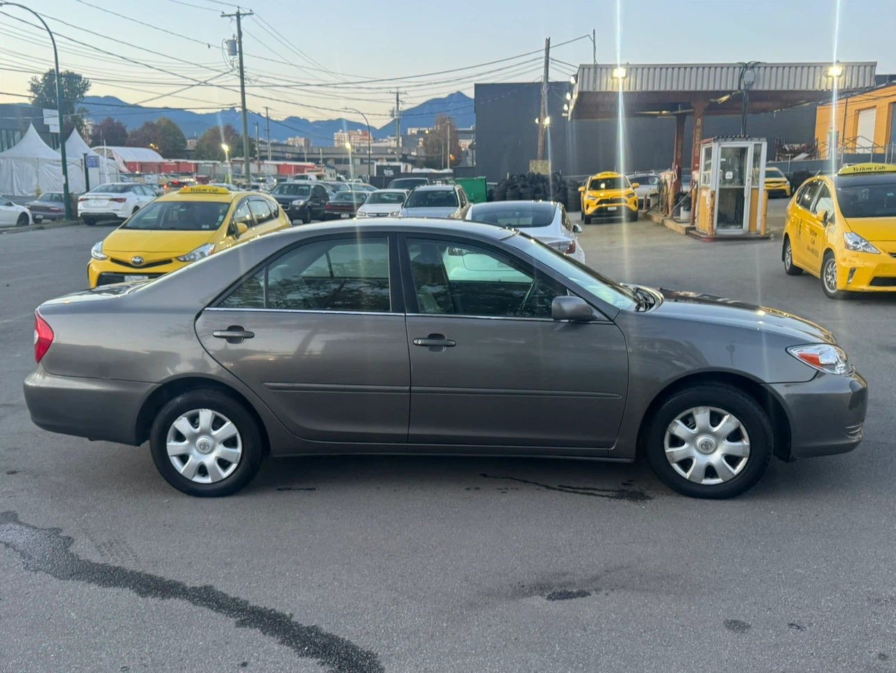 Toyota Camry LE Sedan - photo 3