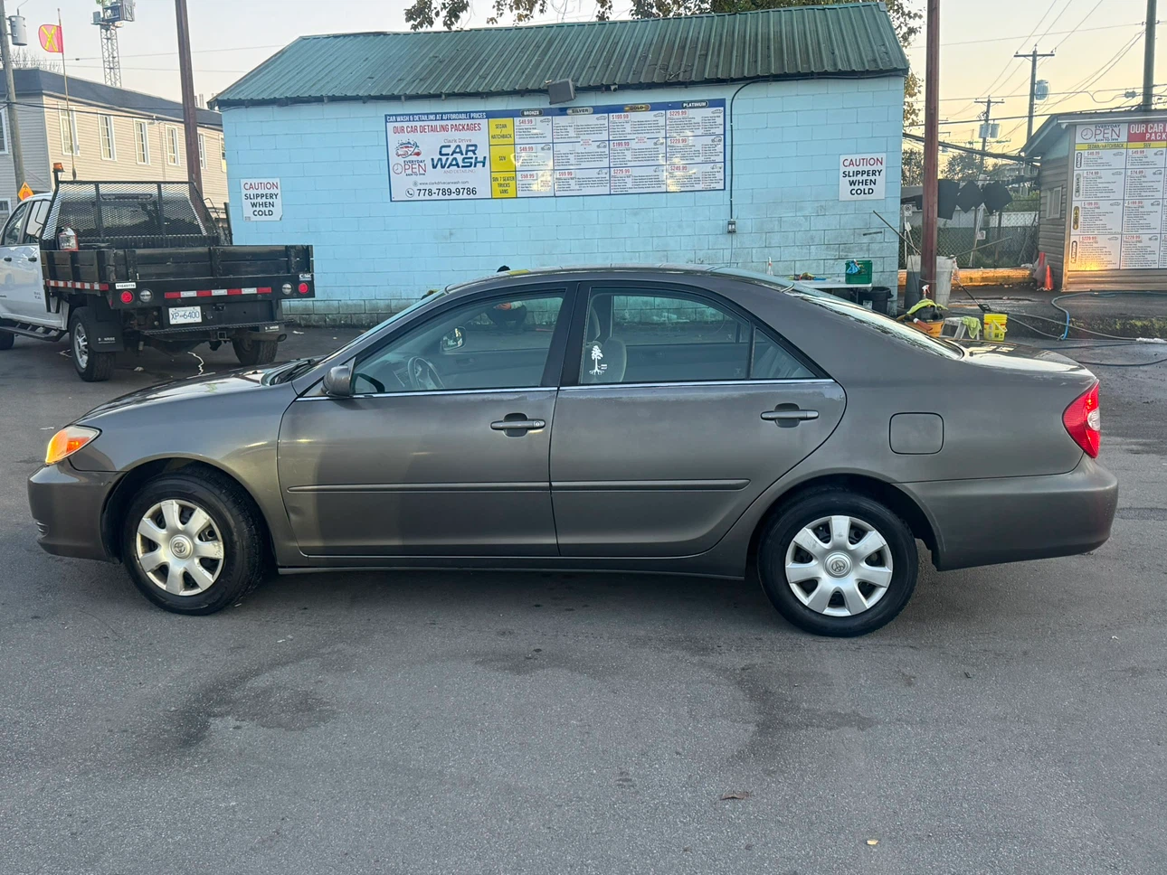 Toyota Camry LE Sedan - photo 5