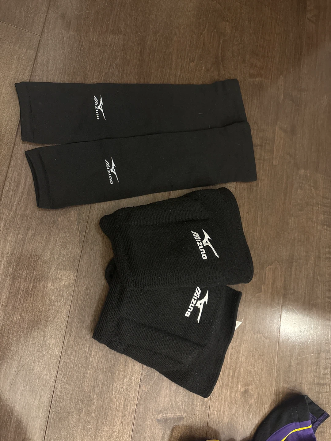 Mizuno Womens Volleyball Kneepads and Arm Sleeves