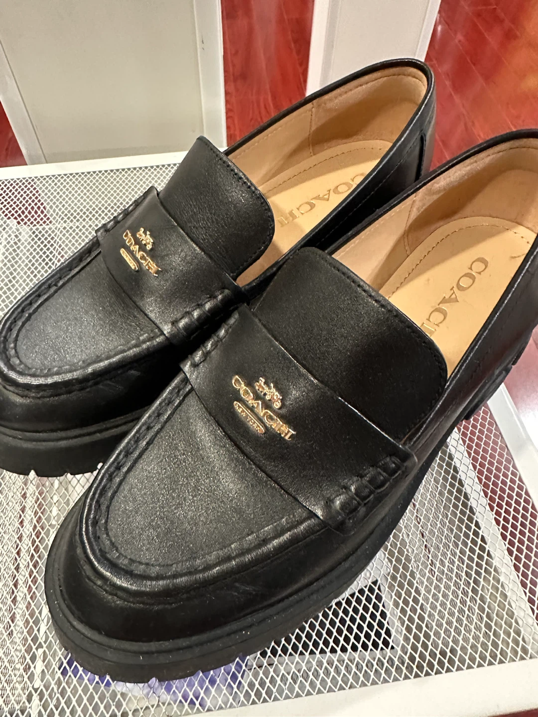 Coach Black Leather Loafers Size 6 - photo 2