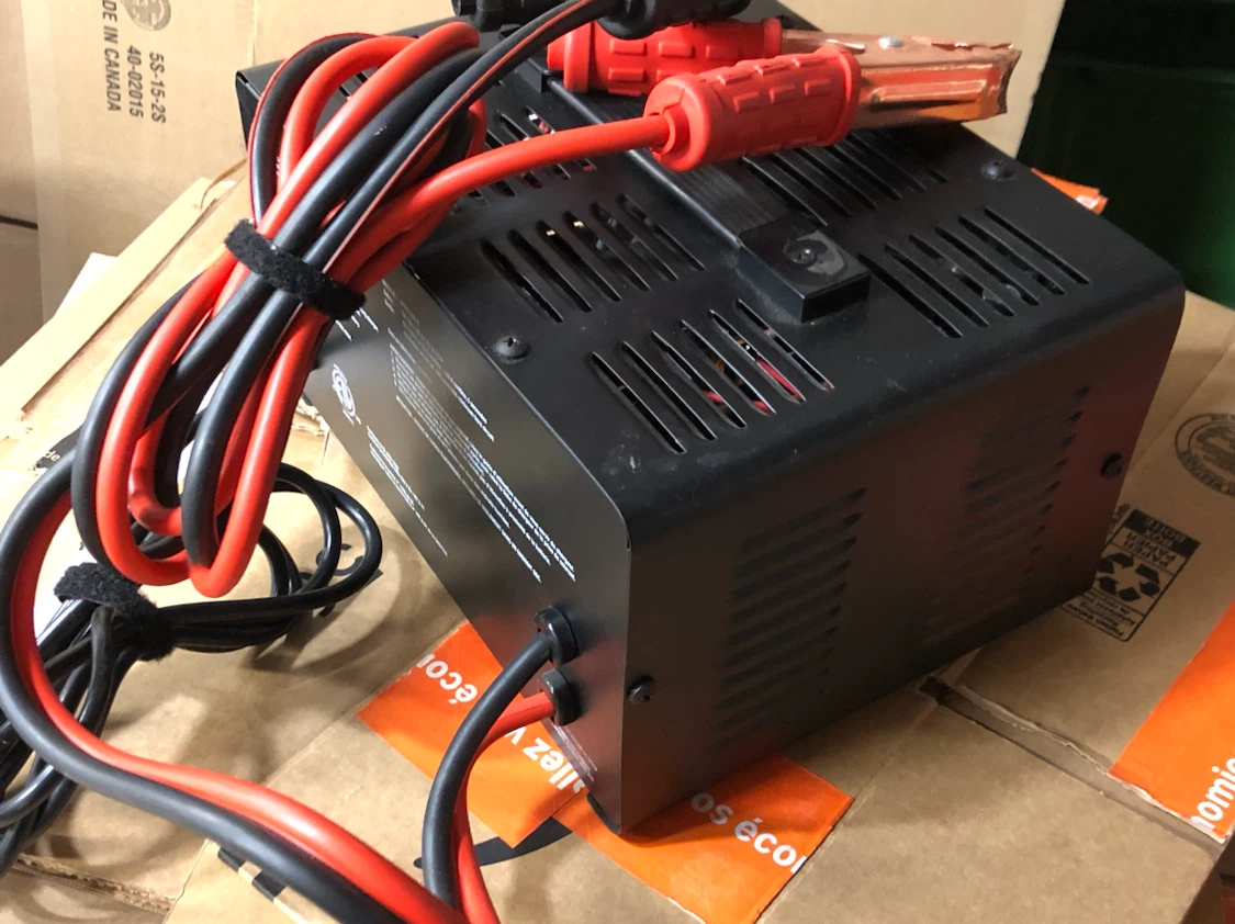 MotoMaster Battery Charger 100/15/2A - photo 4