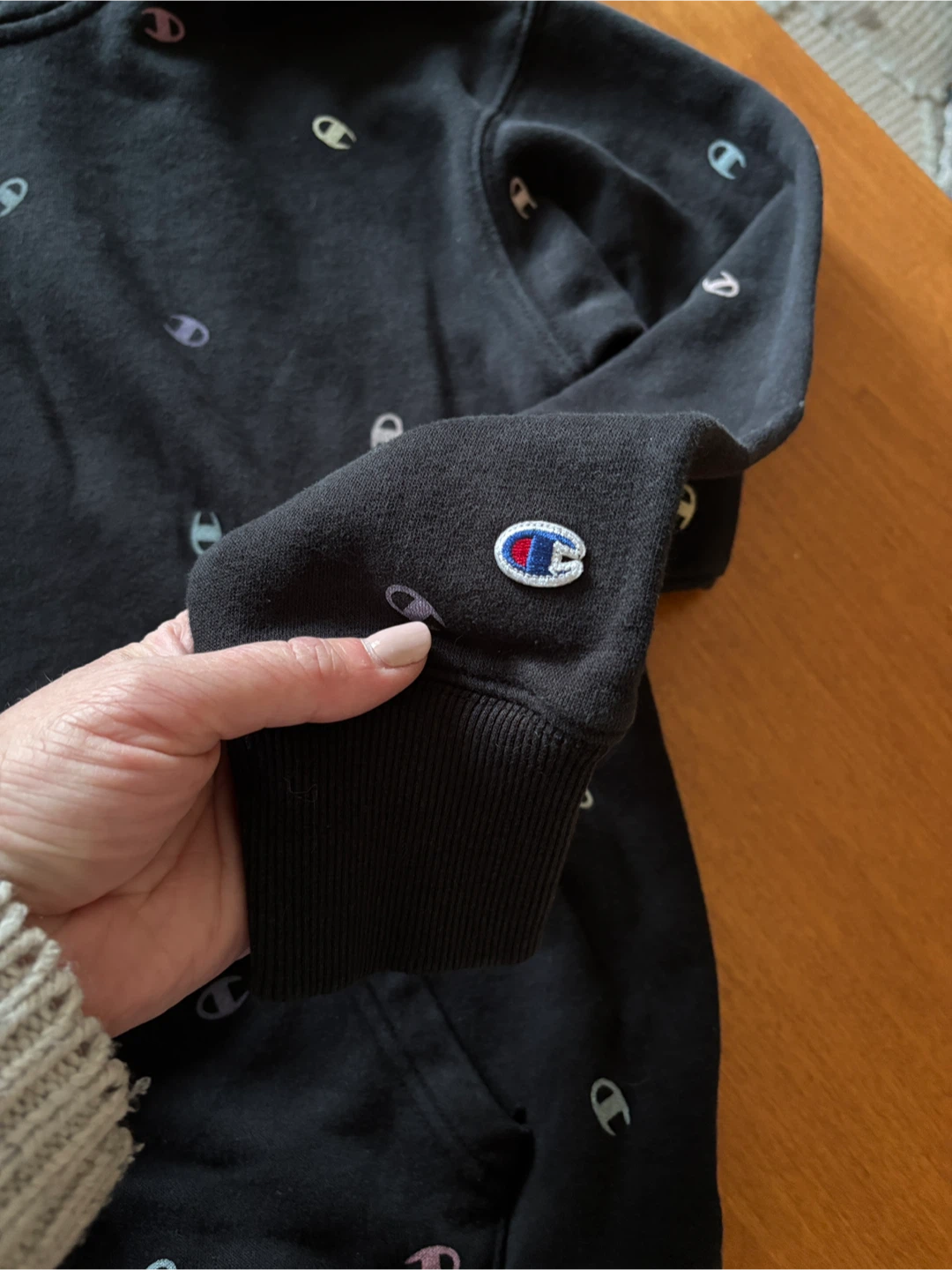 Kids medium Champion black logo pattern hoody - photo 2