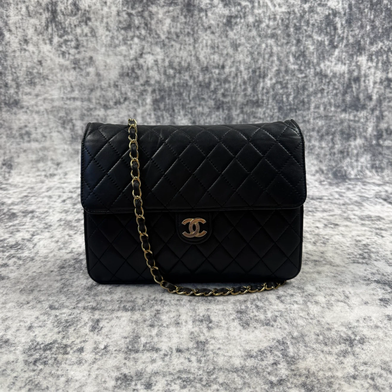 Chanel 1980s–1990s Quilted Leather CC Logo Chain Shoulder Bag