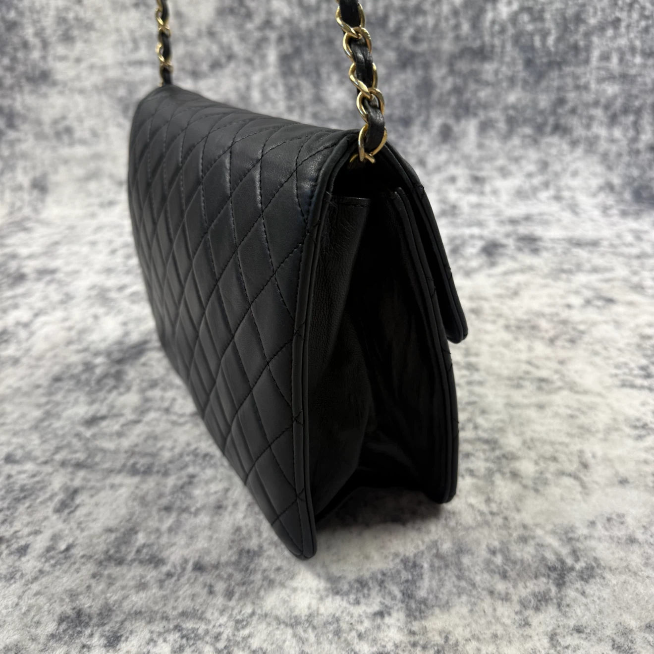 Chanel 1980s–1990s Quilted Leather CC Logo Chain Shoulder Bag - photo 4