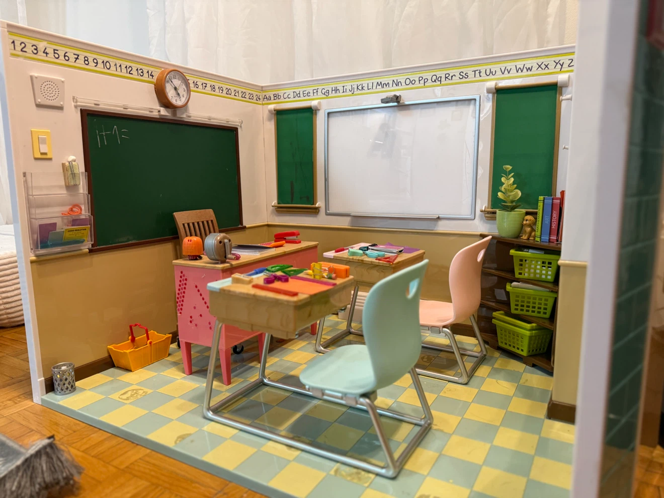 Our Generation Awesome Academy Schoolroom - photo 4
