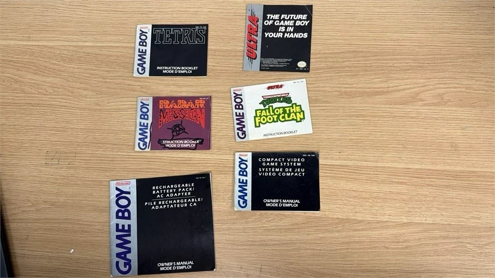 LOT OF NINTENDO GAMEBOY BOOKLETS