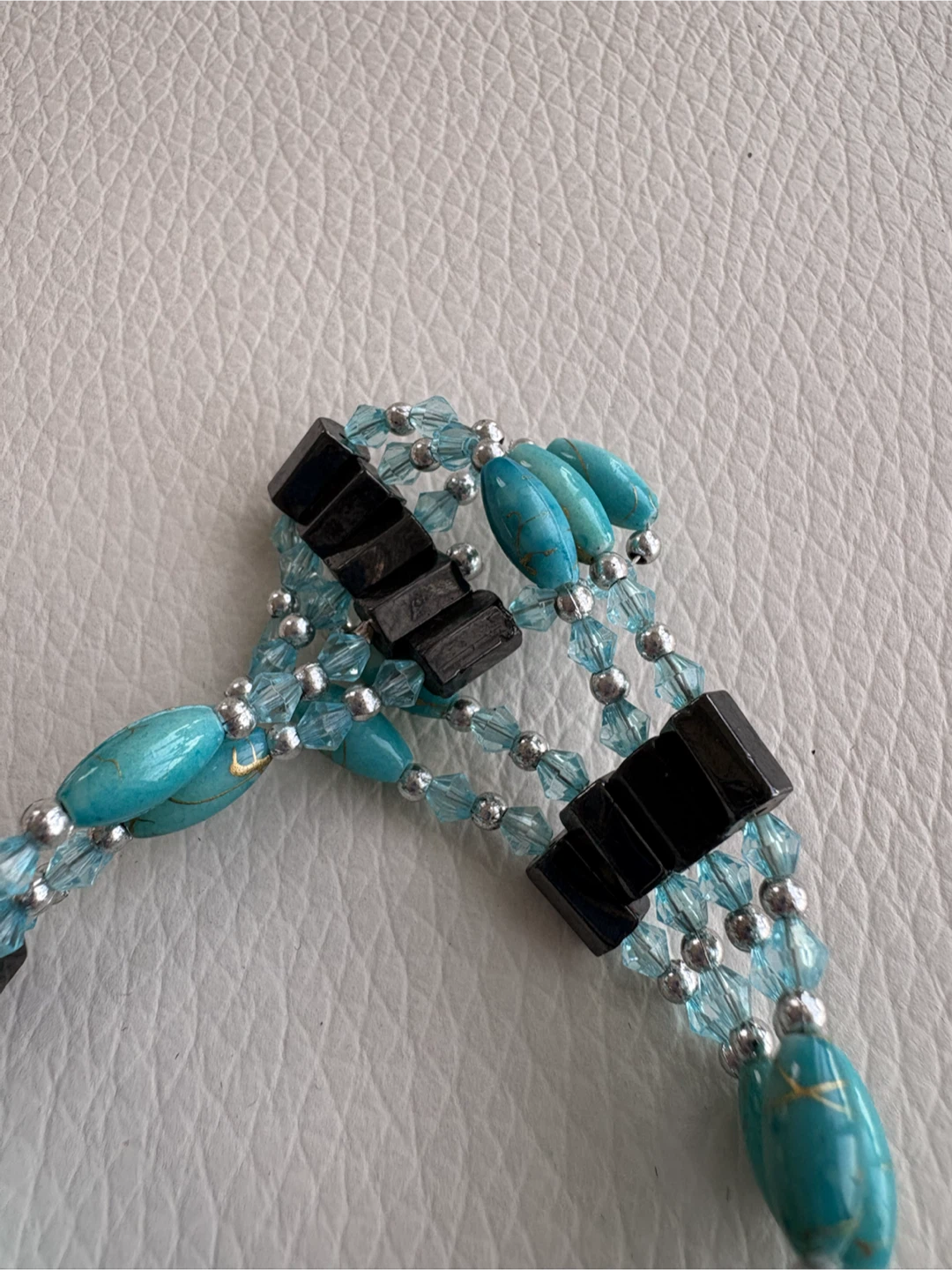 Turquoise and black bead bracelet - photo 2