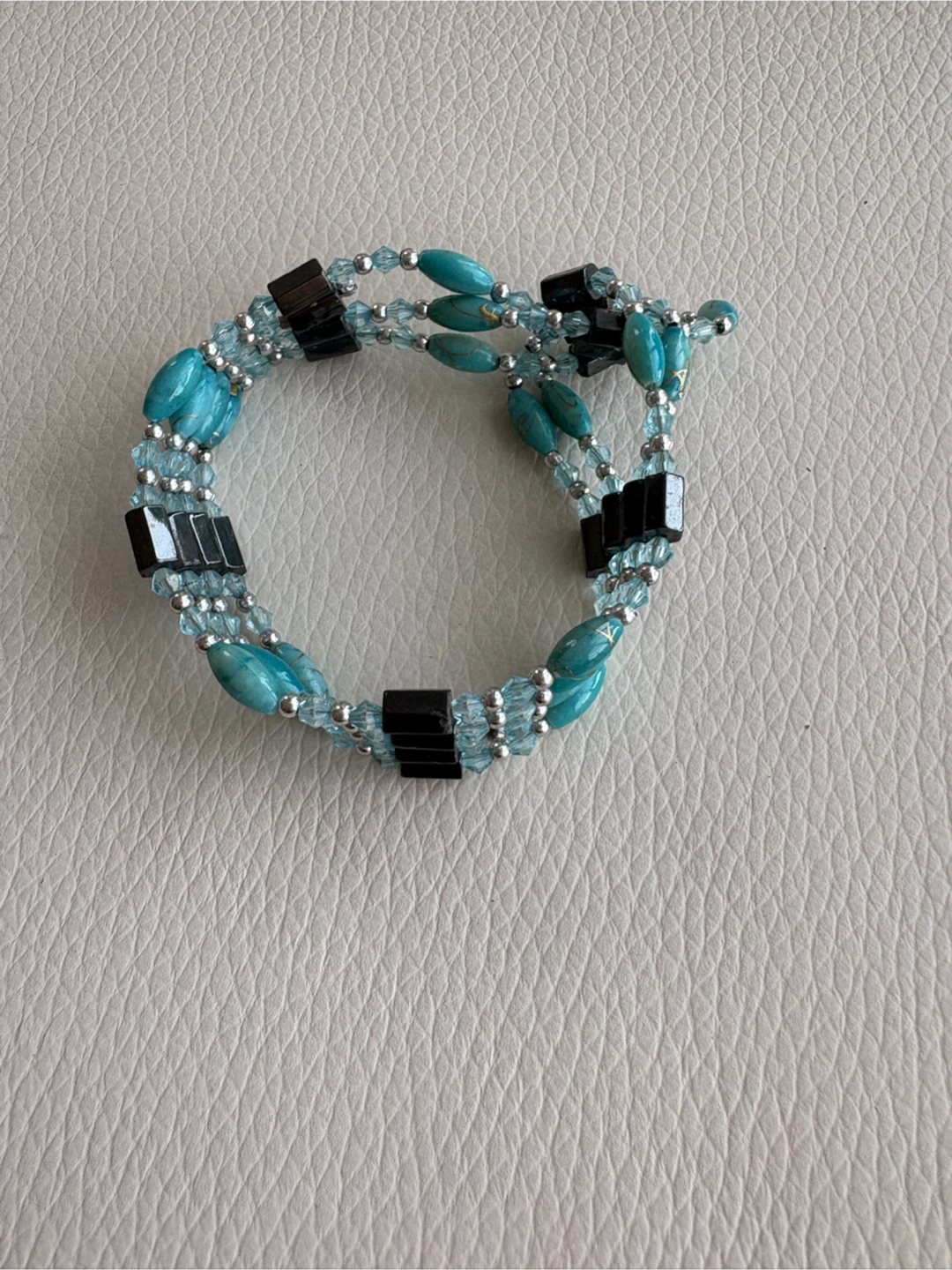 Turquoise and black bead bracelet - photo 3