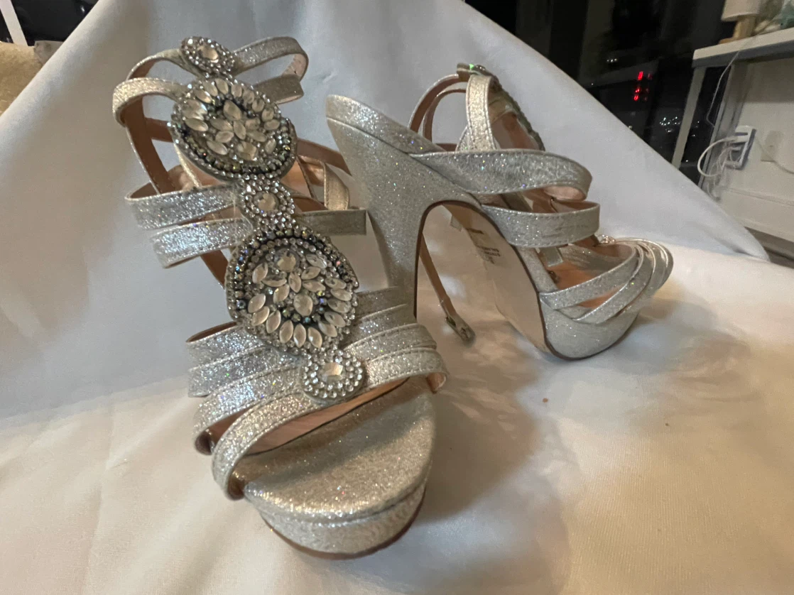 Silver Heels Size 7 - photo 2