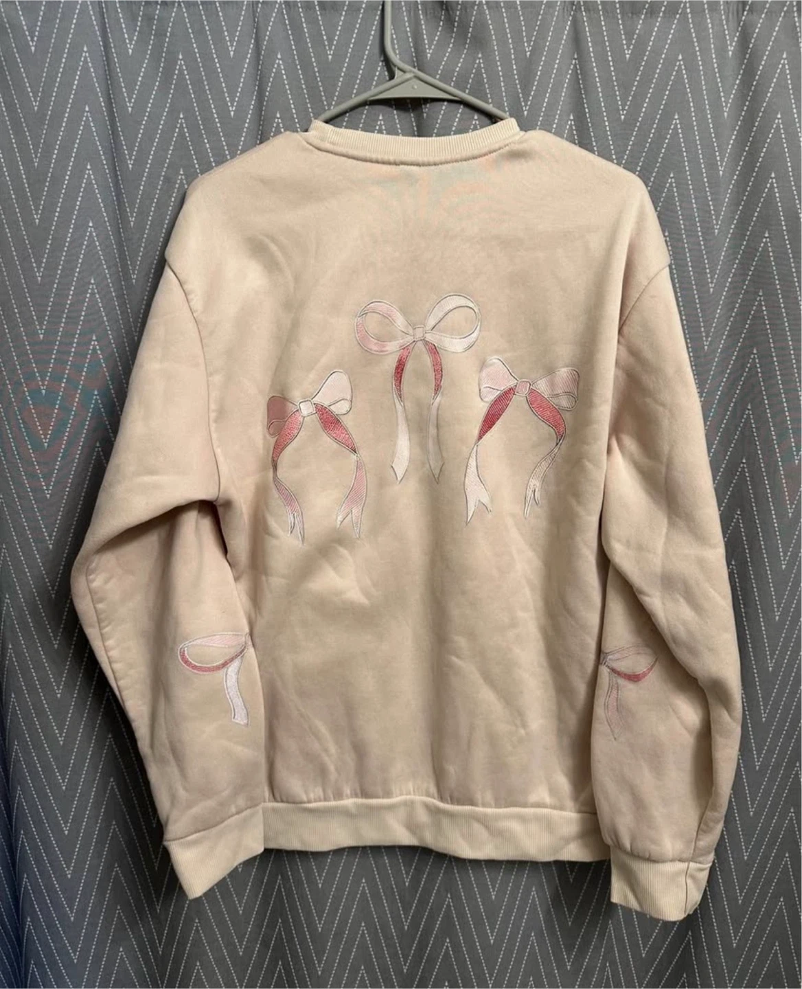 Edikted Pink Bow Graphic Sweatshirt - photo 2