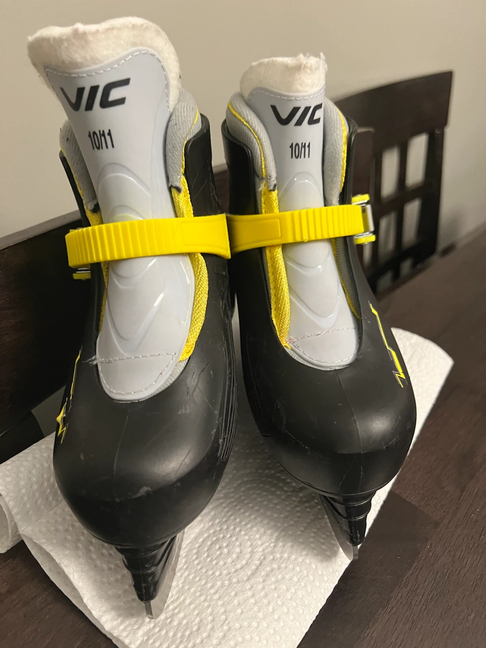 Vic Ice Skates Size 10/11