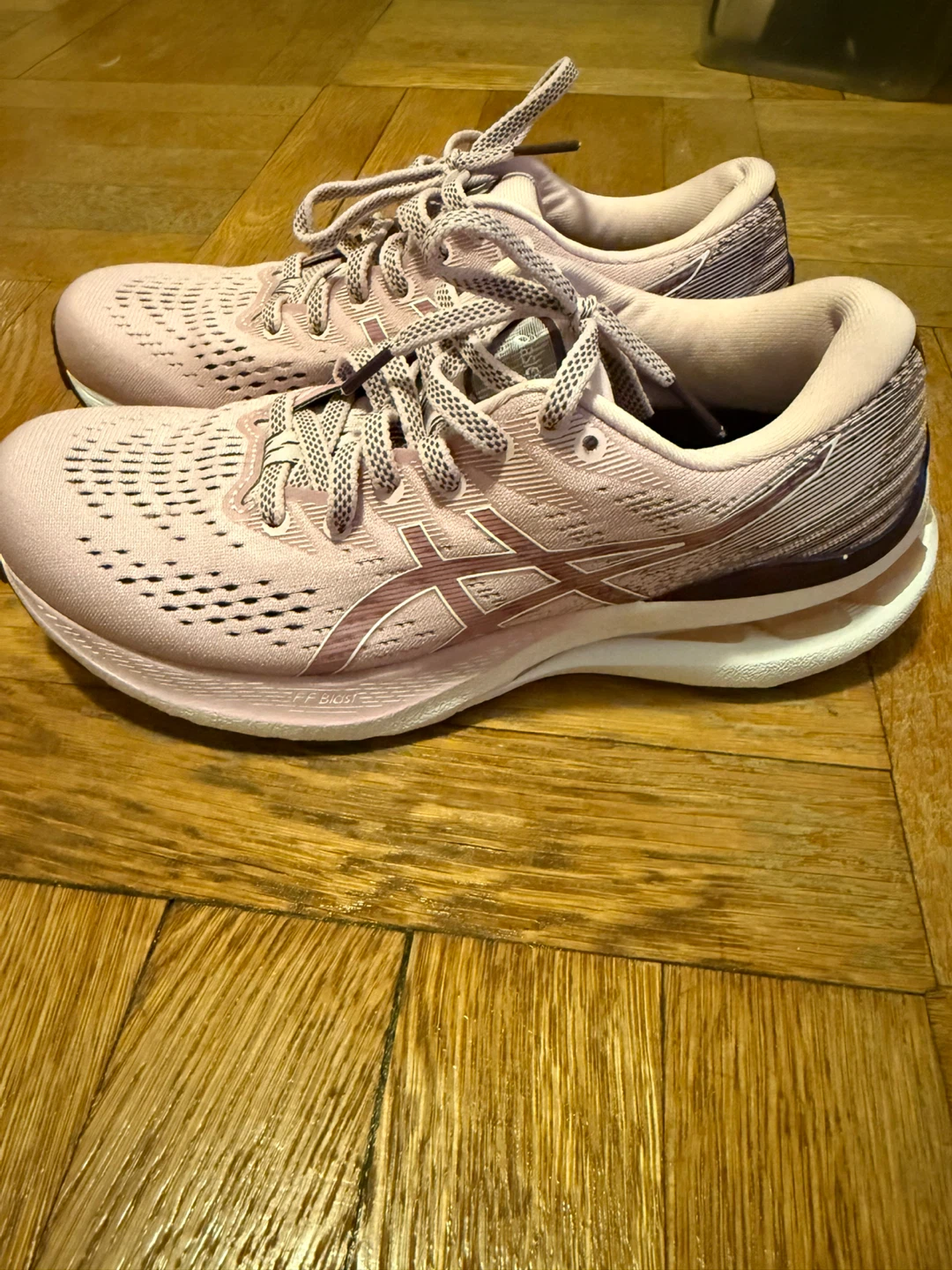 W size US 6 1/2 ASICS Gel-Kayano 28 Running Shoes - photo 3