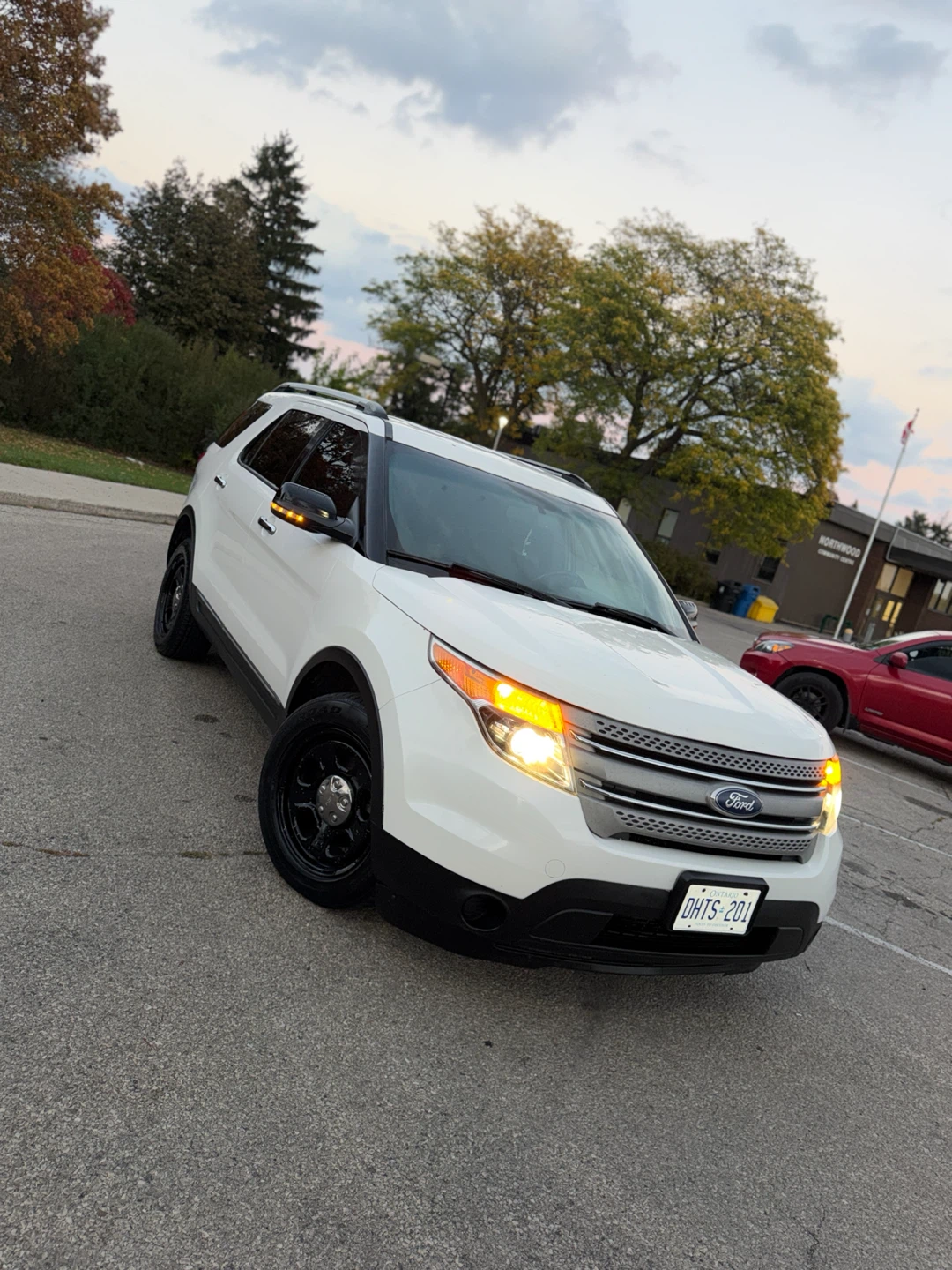 🚙 2011 Ford Explorer with 219,000 km
