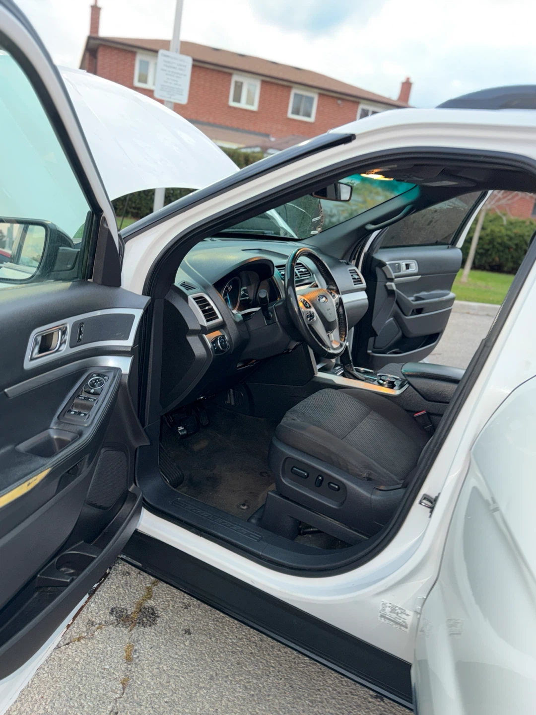 🚙 2011 Ford Explorer with 219,000 km - photo 5