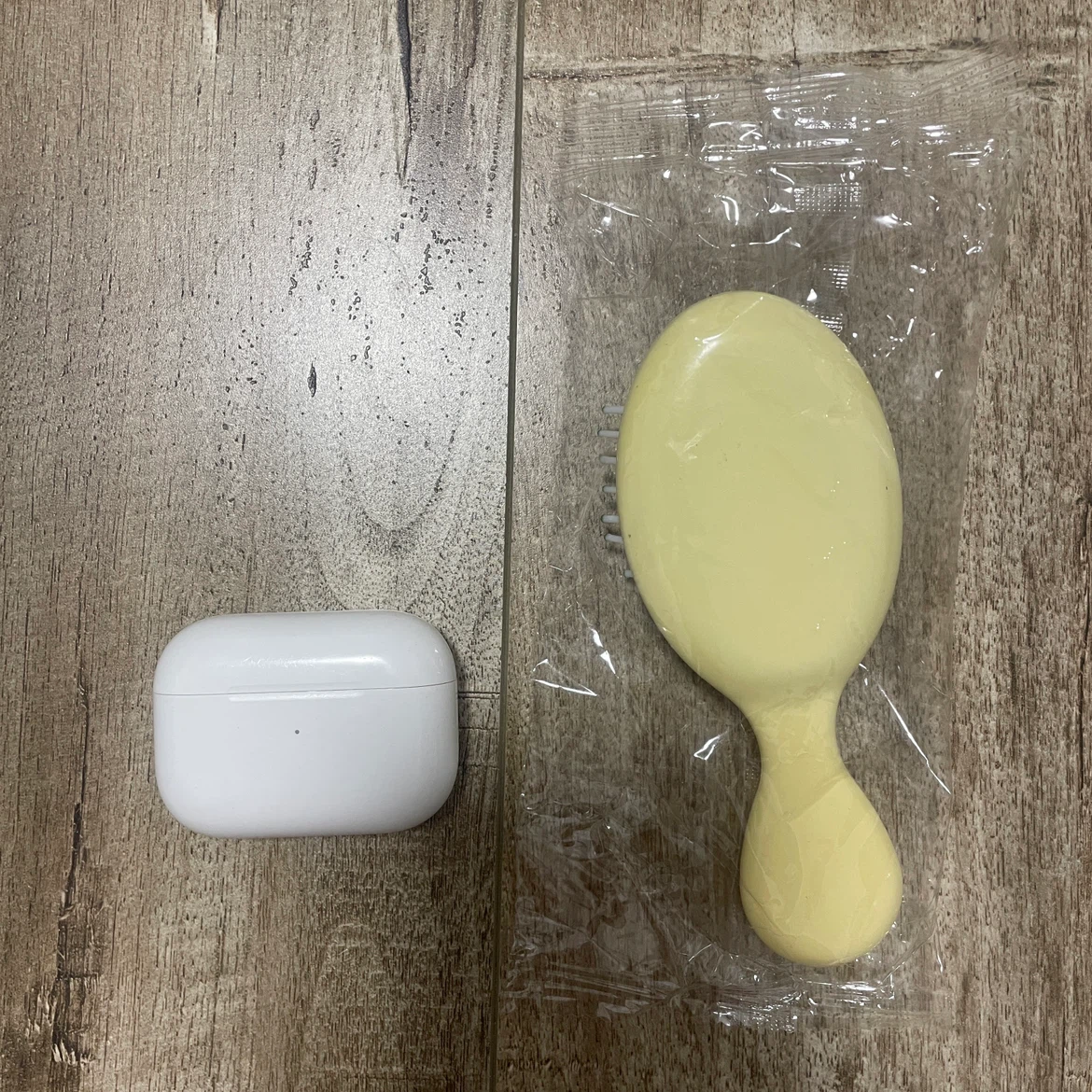BRAND NEW 🥕 Small handheld hair brush