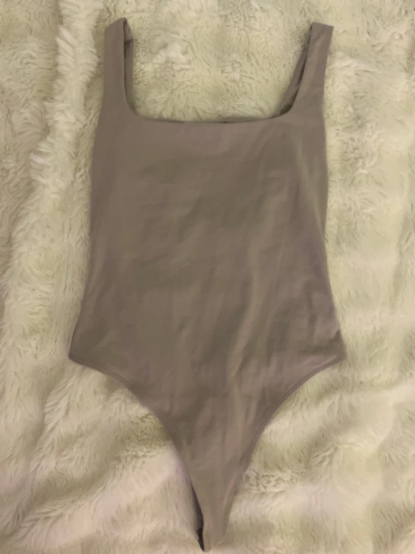Aritzia Babaton Square Neck Bodysuit