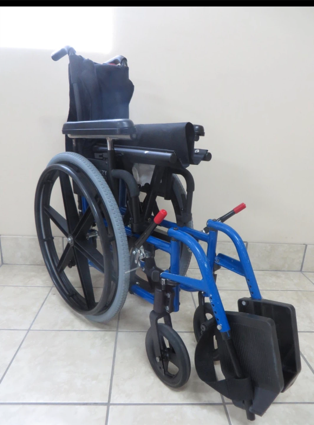 Foldable Wheelchair - photo 2
