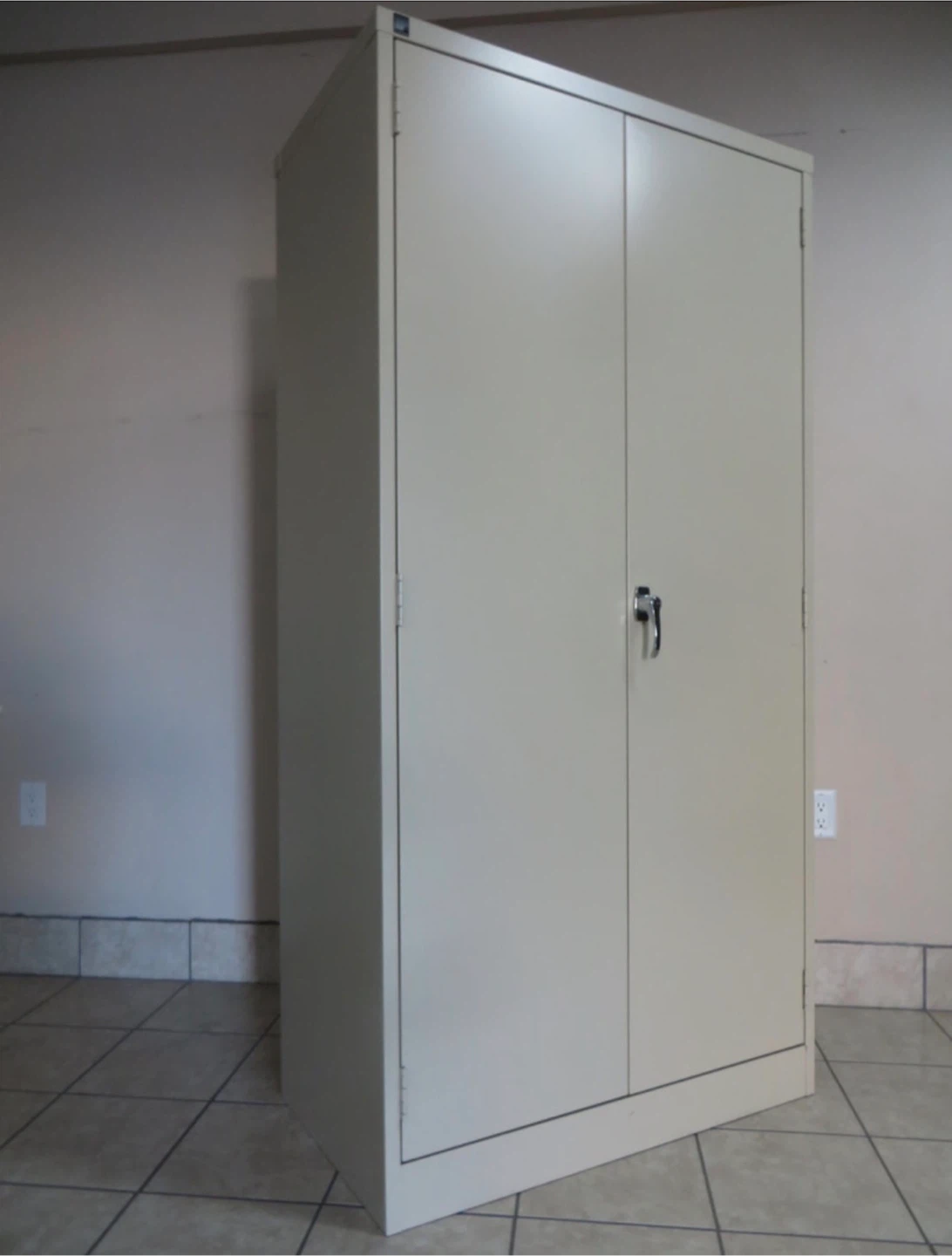 Metal Storage Cabinet with Lock and Key