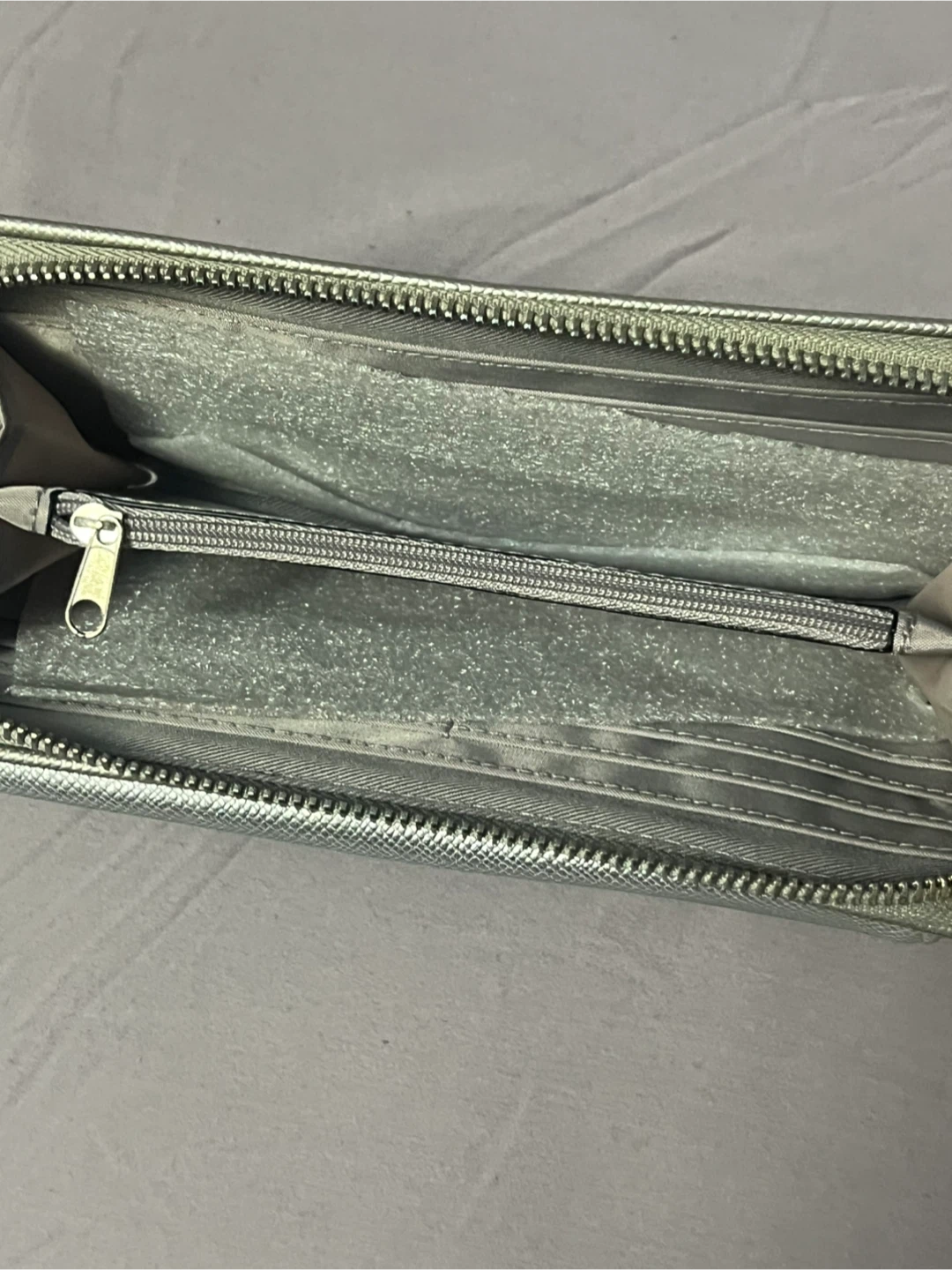 Kenneth Cole Reaction Silver Nicole Wallet - photo 4