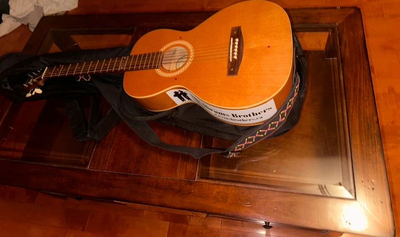 Art & Lutherie Ami Wild Cherry Parlor Guitar