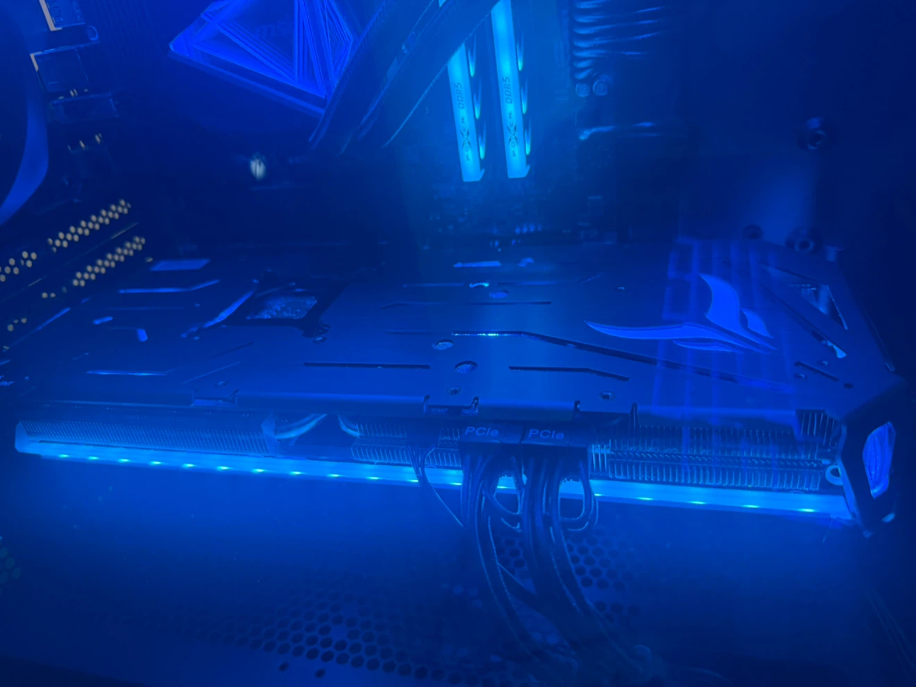 PowerColor RX 7800 XT Hellhound - photo 4