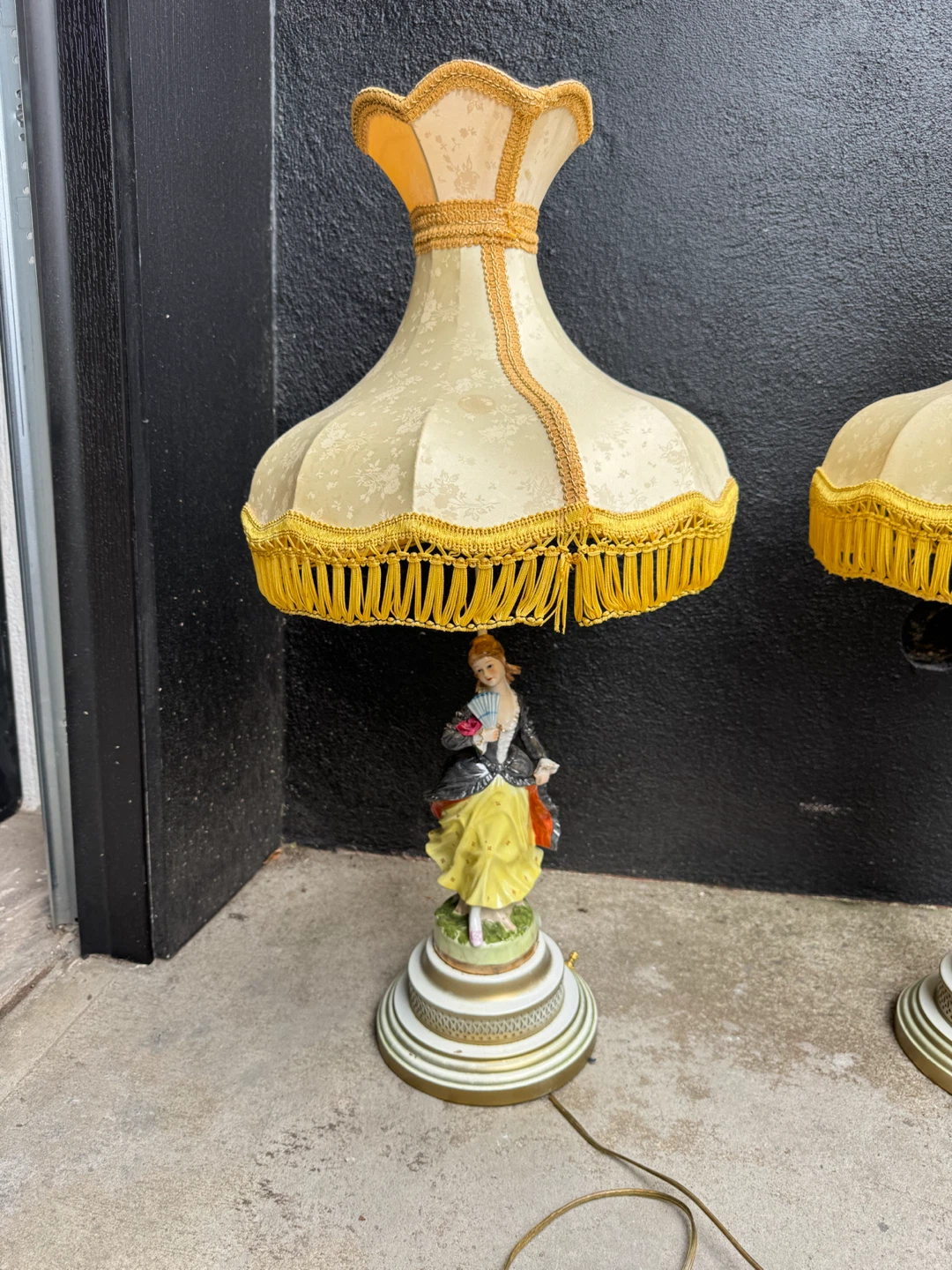Vintage Porcelain Figural Table Lamps, Set of 2 - photo 2