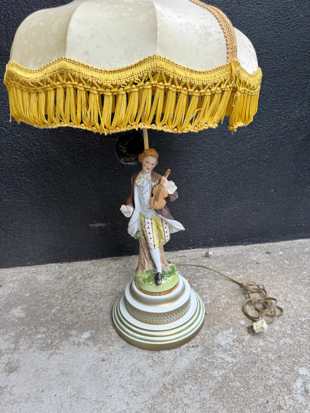Vintage Porcelain Figural Table Lamps, Set of 2 - photo 3