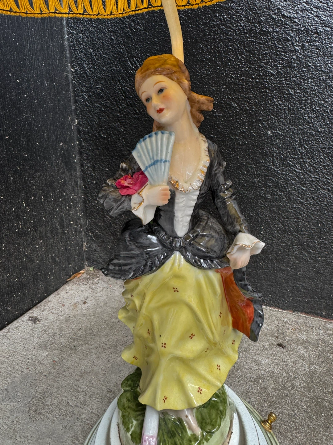 Vintage Porcelain Figural Table Lamps, Set of 2 - photo 5