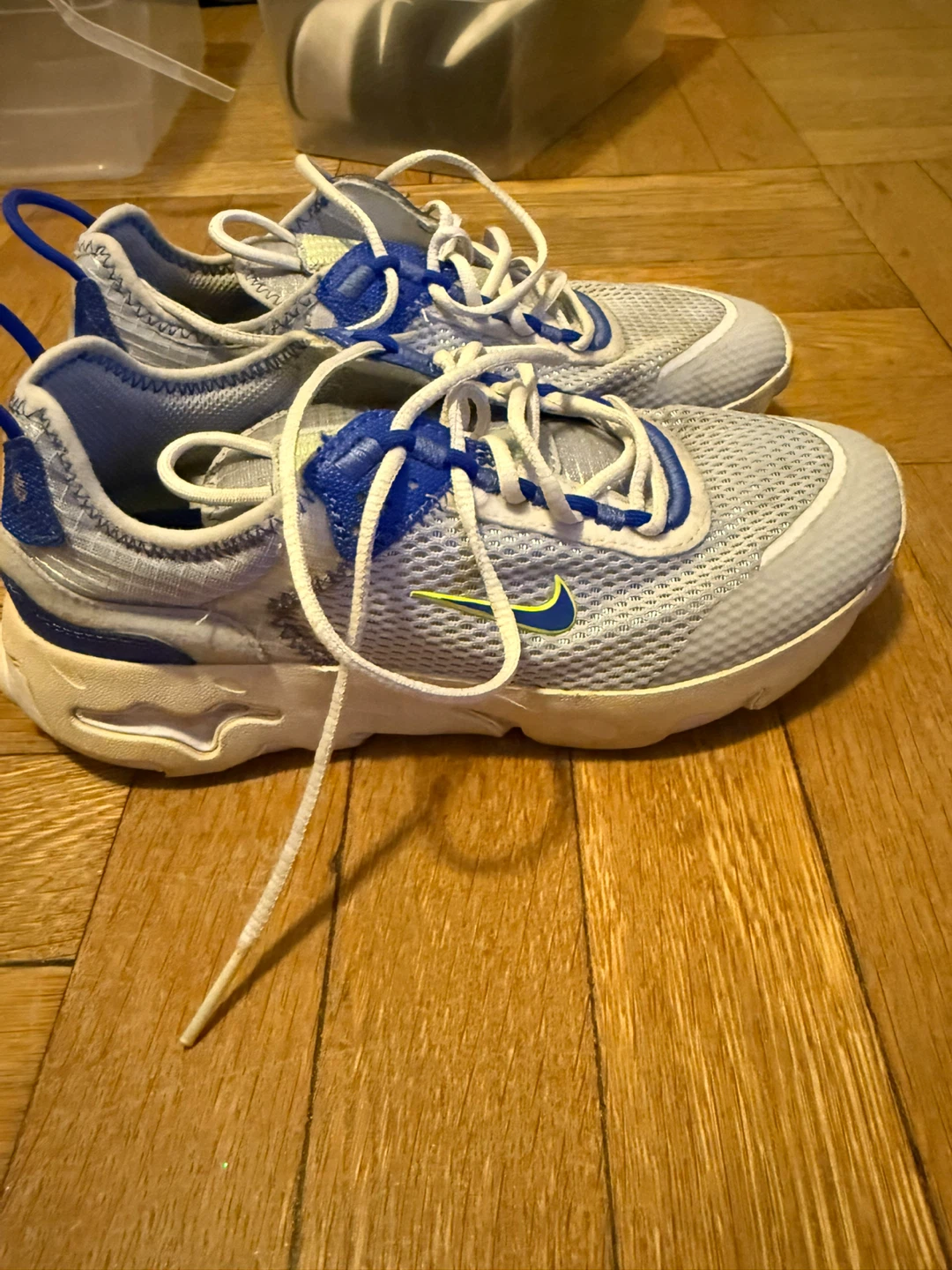 Size 4.5Y Nike Sneakers - photo 3