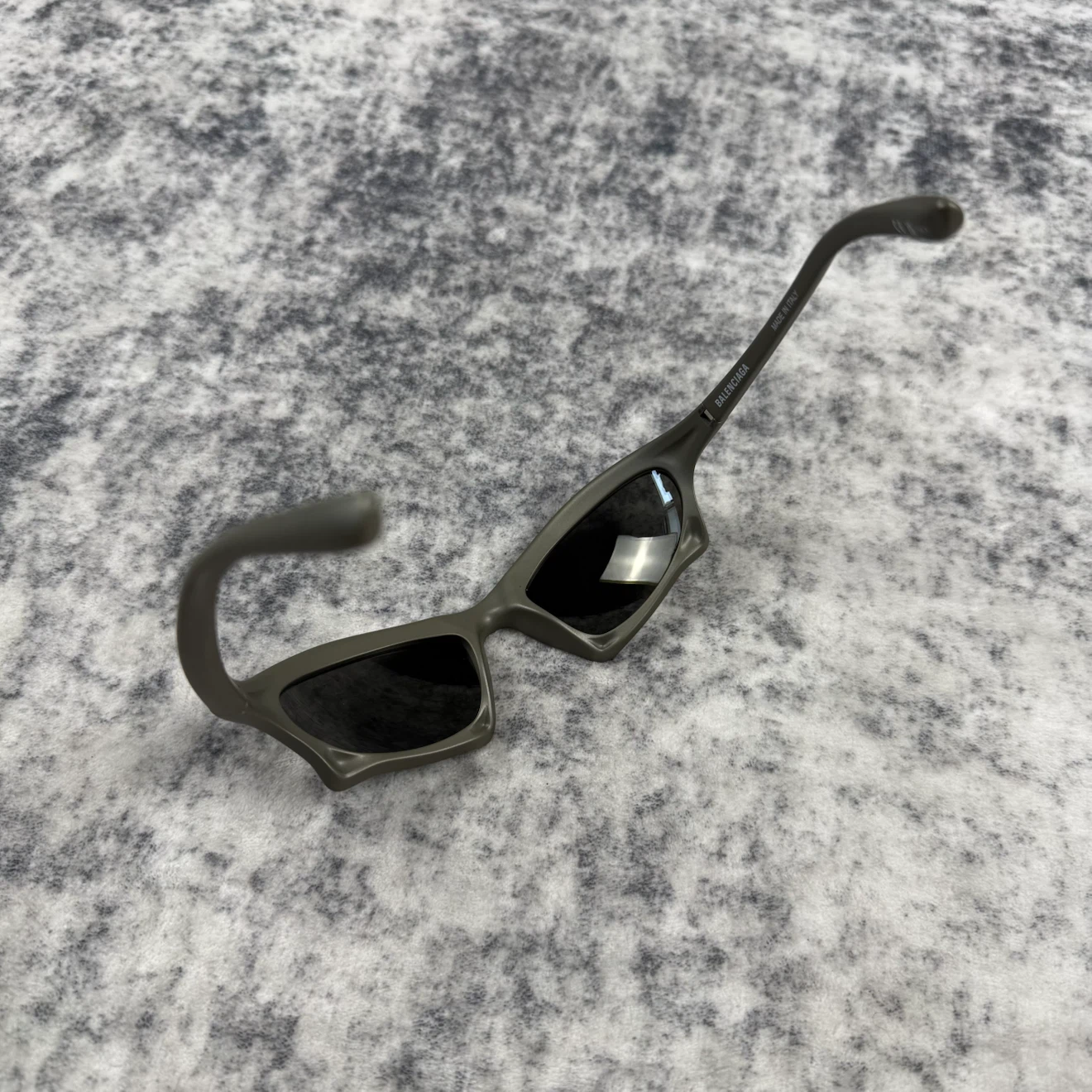 Balenciaga Bat Rectangle ‘Gunmetal/Silver’ Sunglasses - photo 4