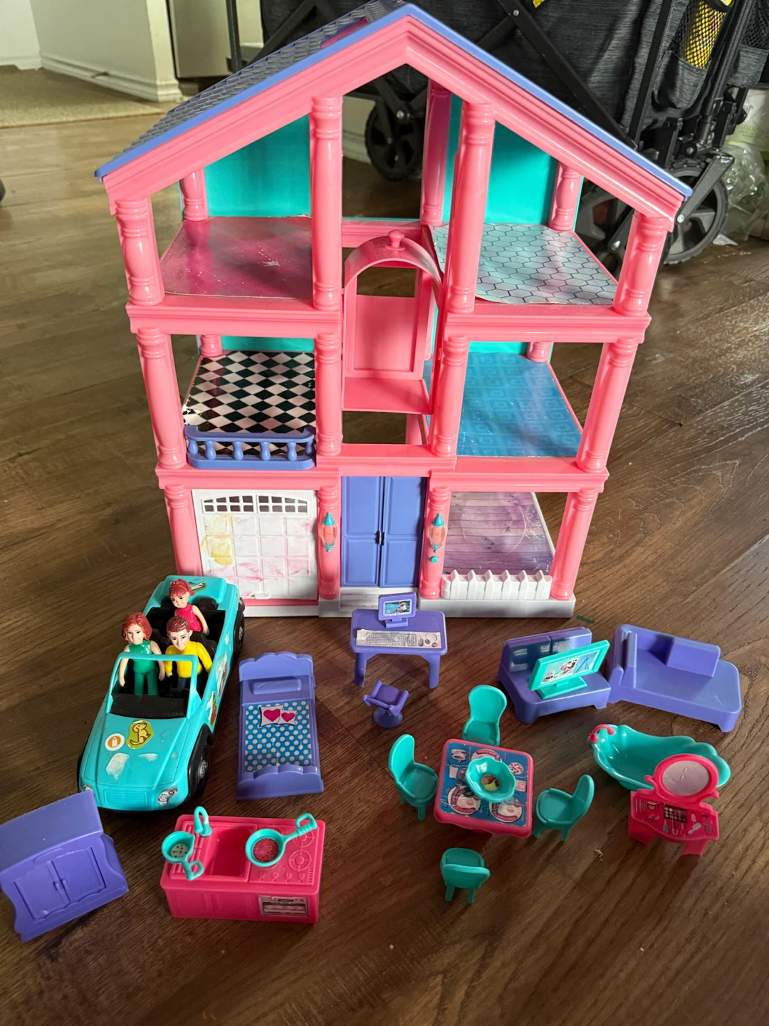 Three-Story Dollhouse with Car and Accessories - photo 2