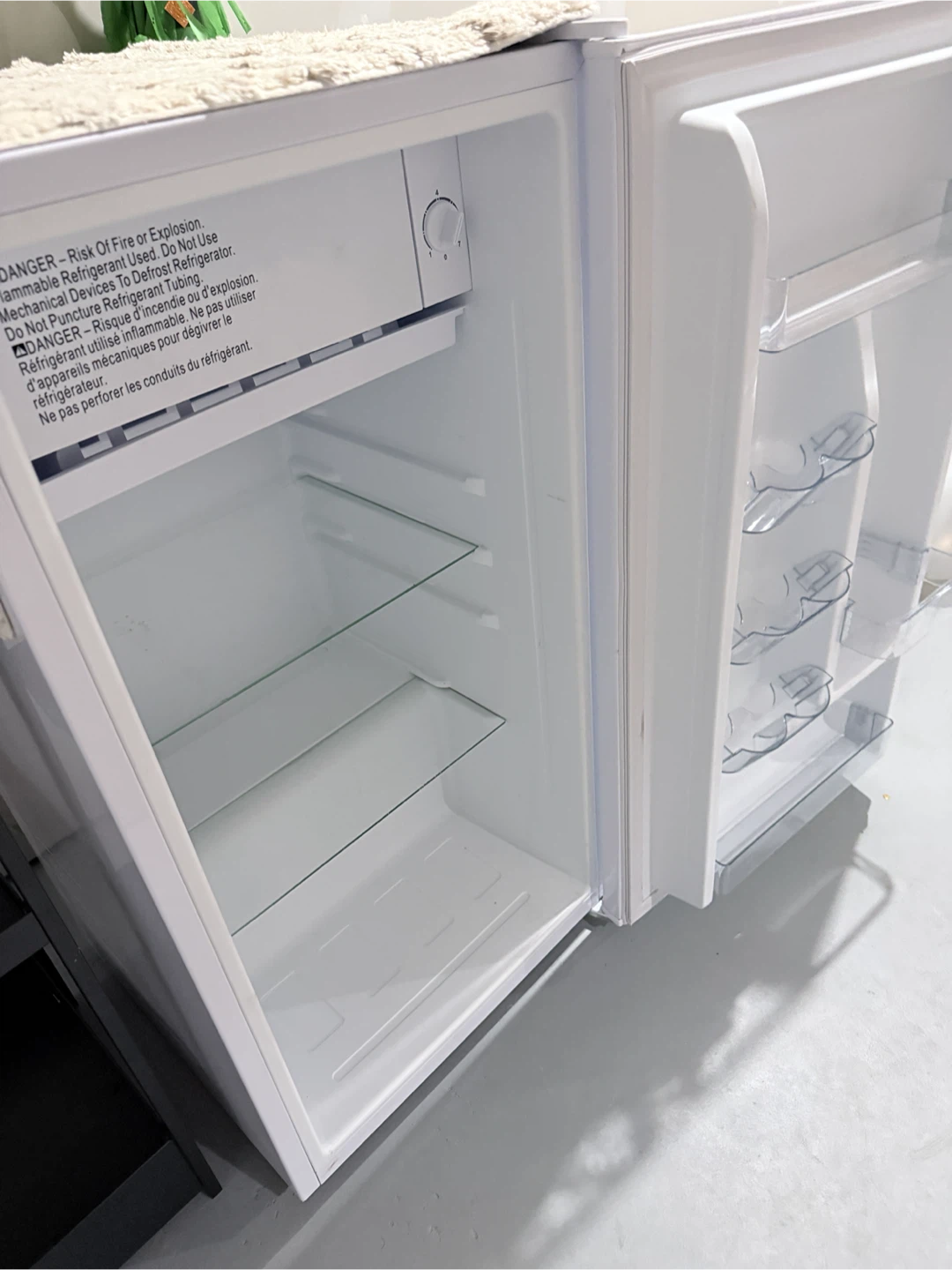 Hamilton Beach Compact Refrigerator - photo 4