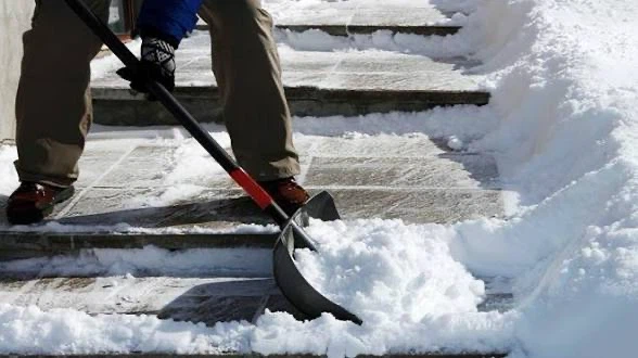 Snow shovelling and Grass cutting - photo 2