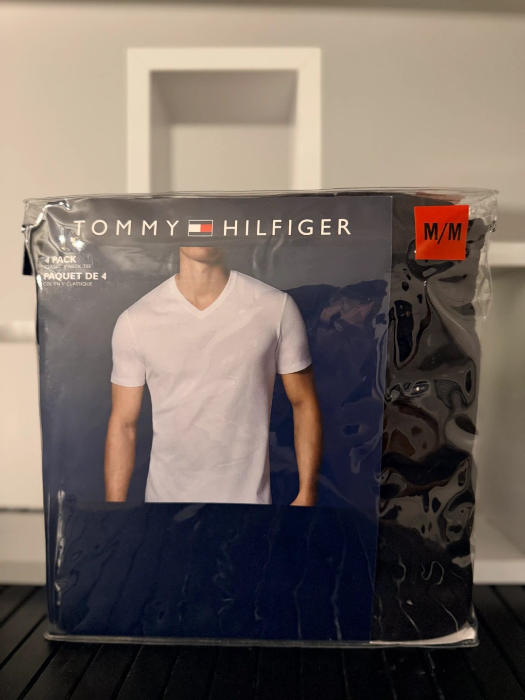 BRAND NEW Tommy Hilfiger 4-Pack V-Neck T-Shirts (M-Black) - photo 3