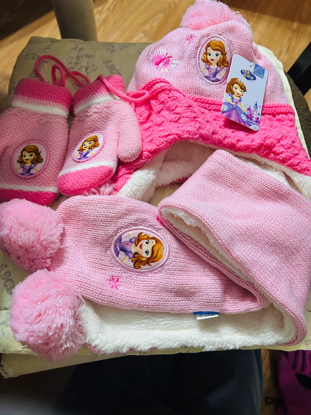 New Disney Sofia the First Pink Winter Set