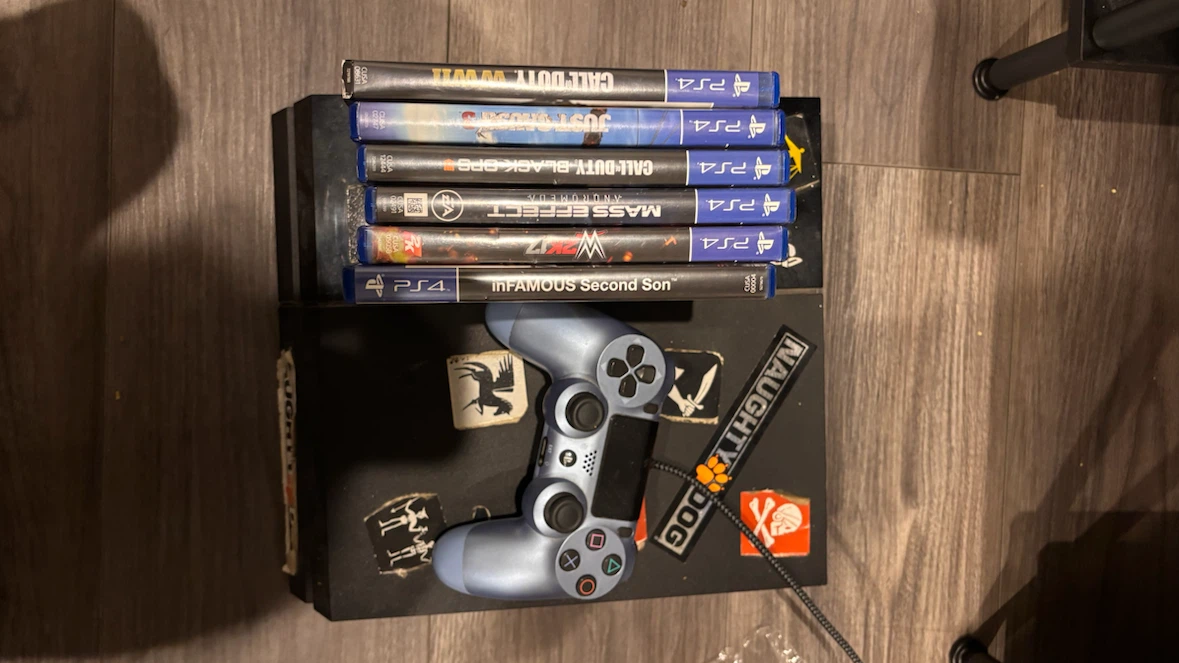PlayStation 4 Console 10.5 firmware with 6 games and controller - photo 3