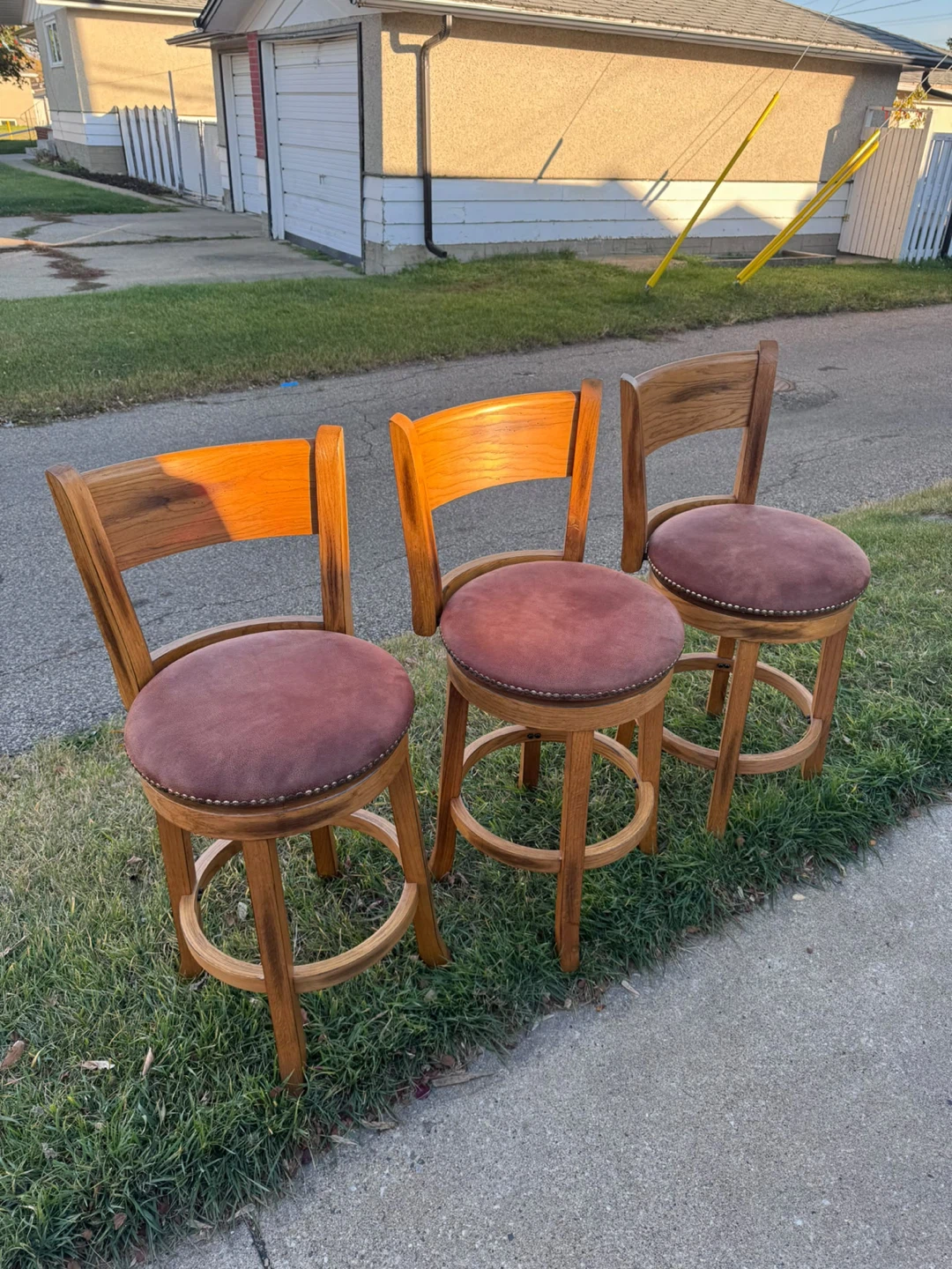 Sunny Designs Sedona 24” Swivel Counter Stools – Set of 3