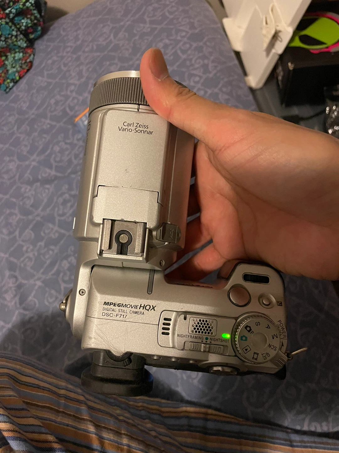 Sony DSC-F717 Digital Camera