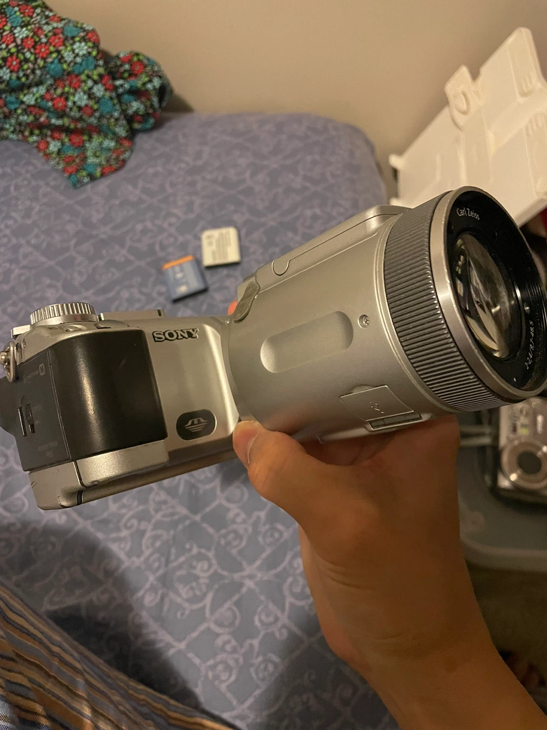 Sony DSC-F717 Digital Camera - photo 2
