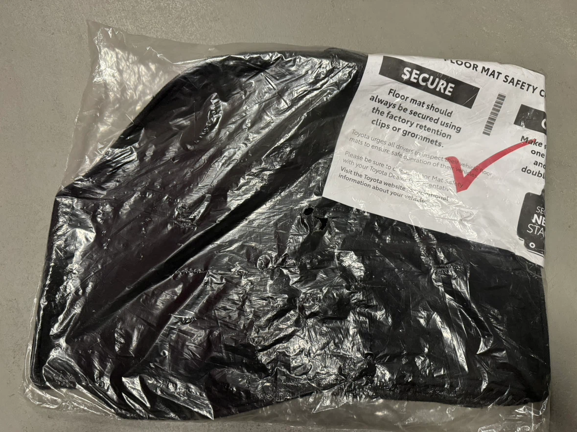 Toyota Corolla Floor Mats - brand new - photo 2