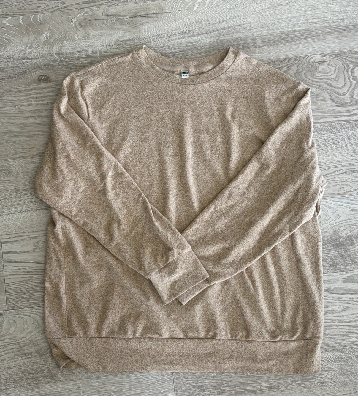 Uniqlo soft brushed crew neck T-shirt(beige)