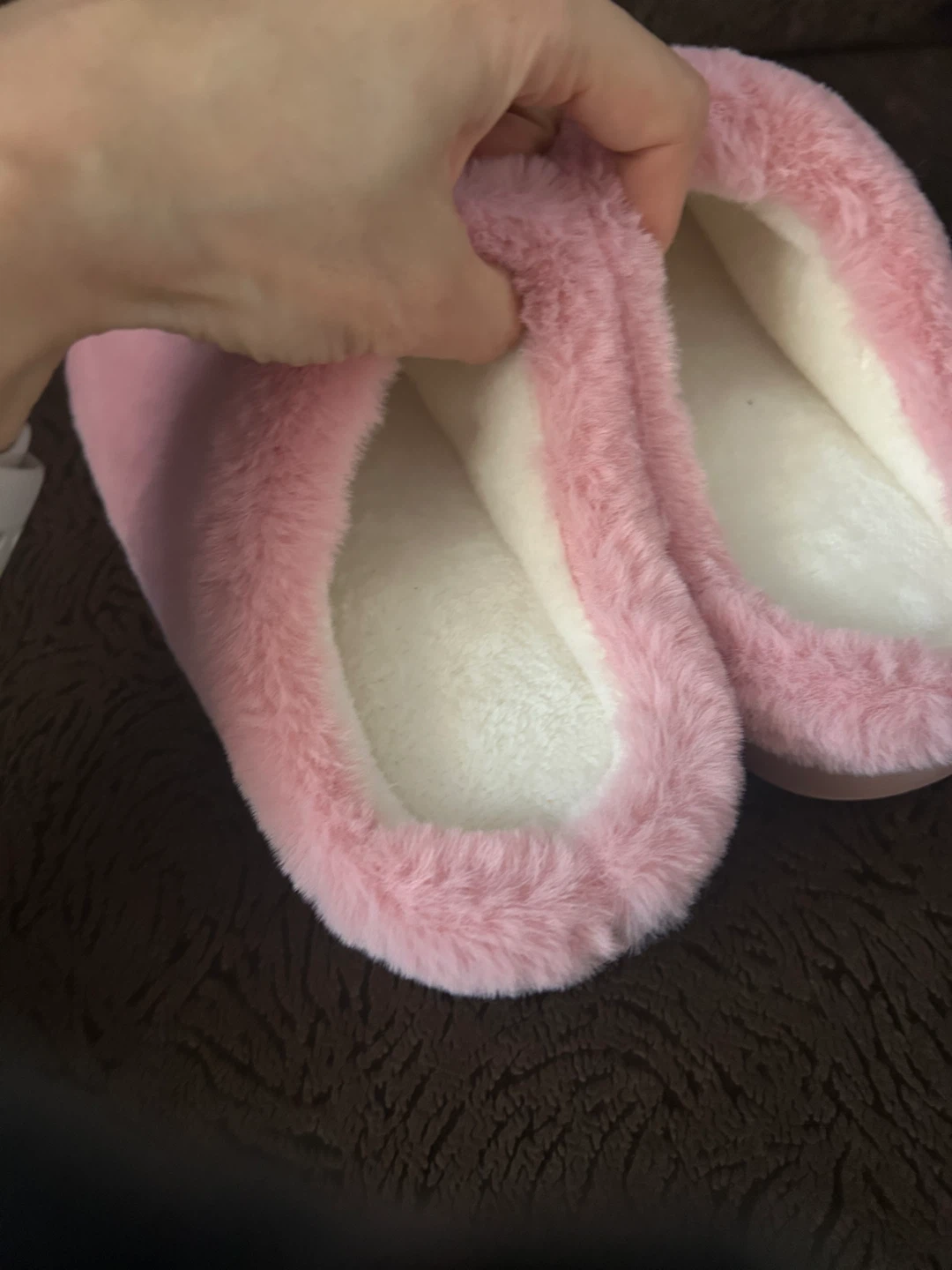 Brand New  Kids Pink Plush Slippers Size 22 - photo 3