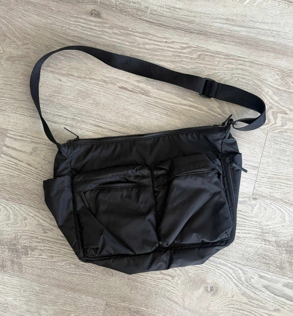 Uniqlo Utility Pocket Shoulder Bag