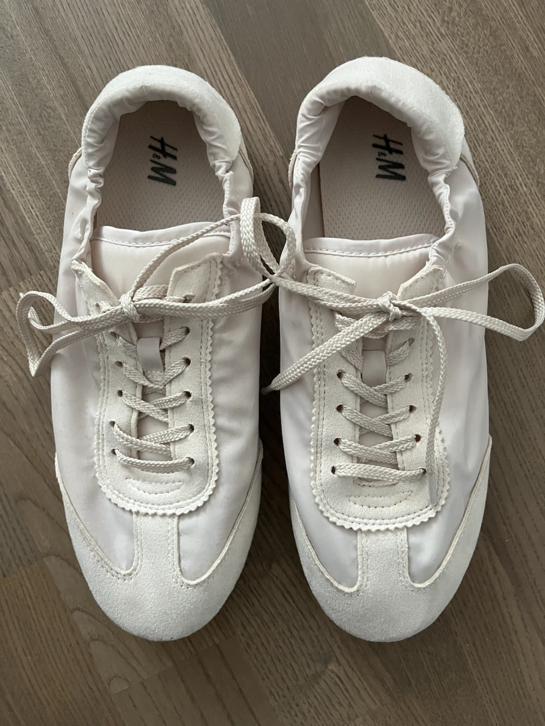 H&M Women's Off-White Sneakers Size 8