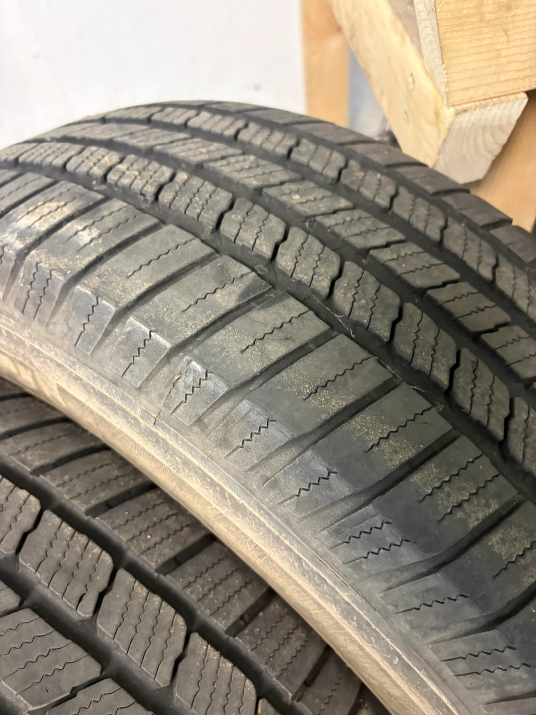 Michelin LTX M/S2 P235/70R16 All season Tires(4) $90 - photo 2