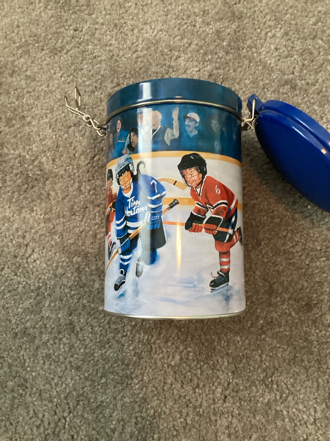 Tim Hortons Hockey Collector Tin - photo 3