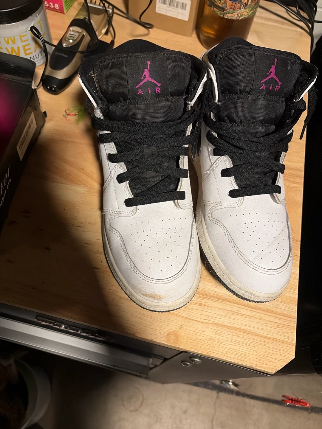 Air Jordan 1 Mid White/Black/Pink Size 7Y - photo 2