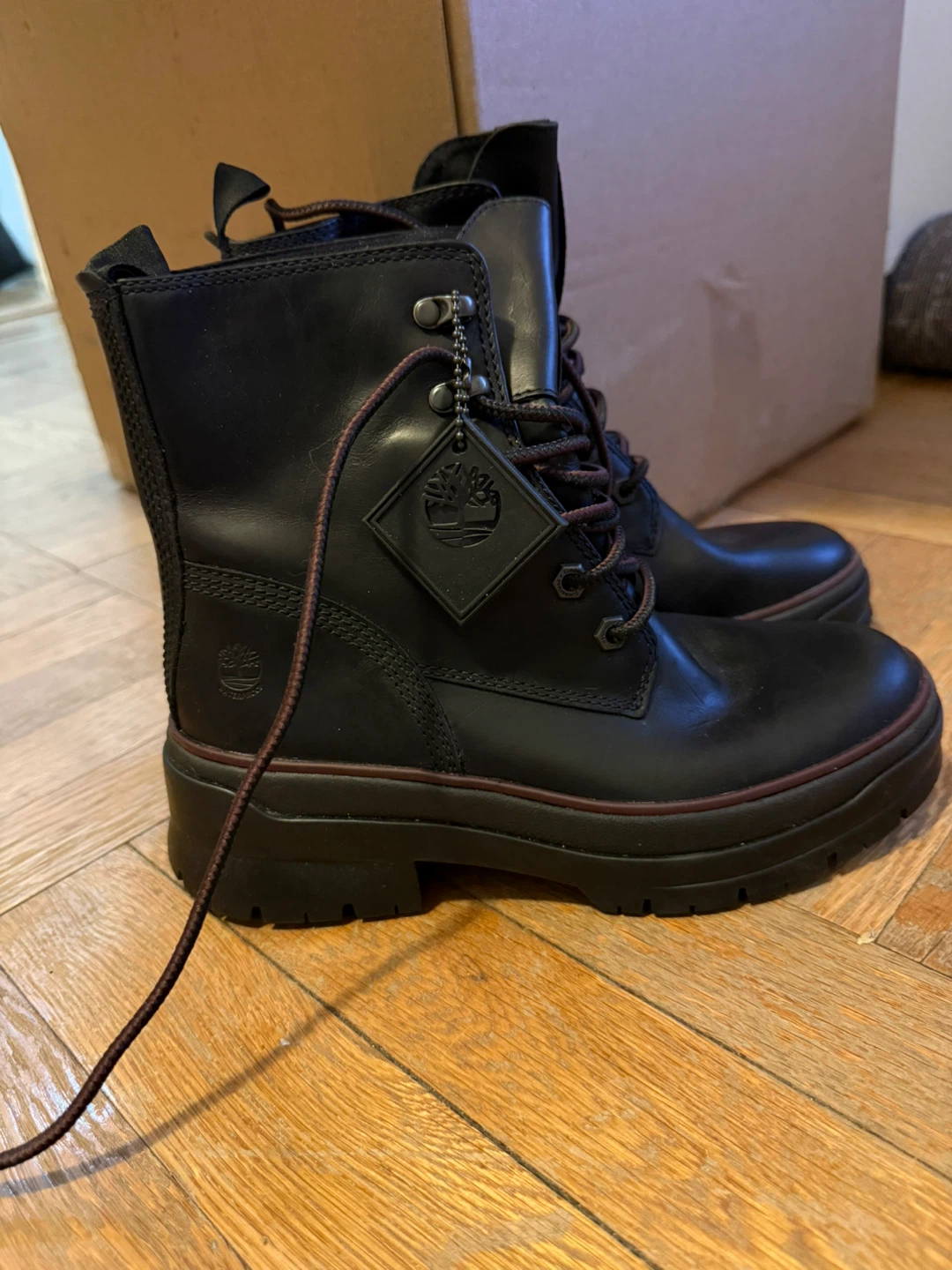 Women’s size 6 Timberland Boots - Black - photo 5